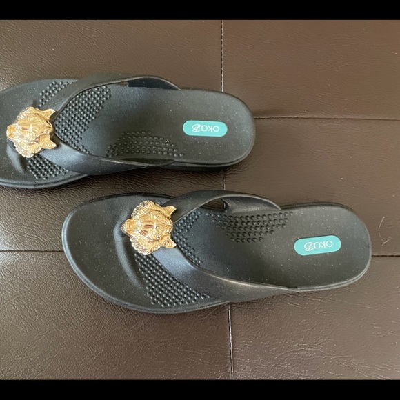 Oka B Aubie flip flops. SZ 7. NWT. $25 - Picture 4 of 6